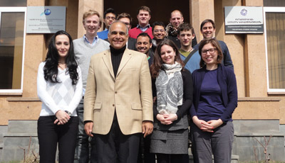 Raffi Hovannisian Receives Students from Cambridge