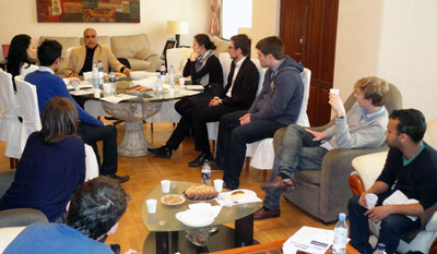 Raffi Hovannisian Receives Students from Cambridge