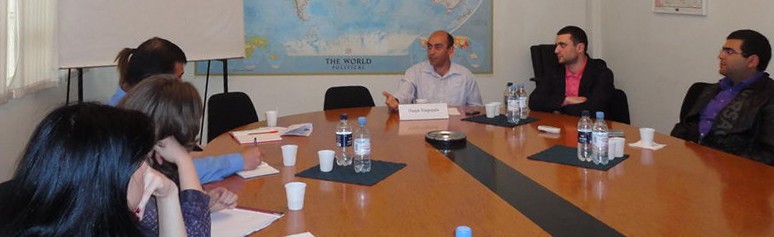 A Regular Session of Seminar-Courses at ACNIS Youth School
